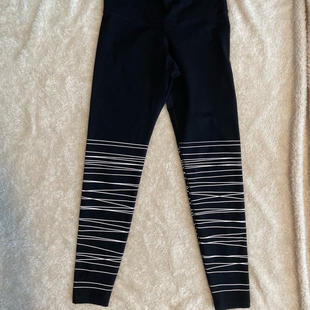 OLD NAVY ACTIVE Go-Dry Fitted Leggings Size M